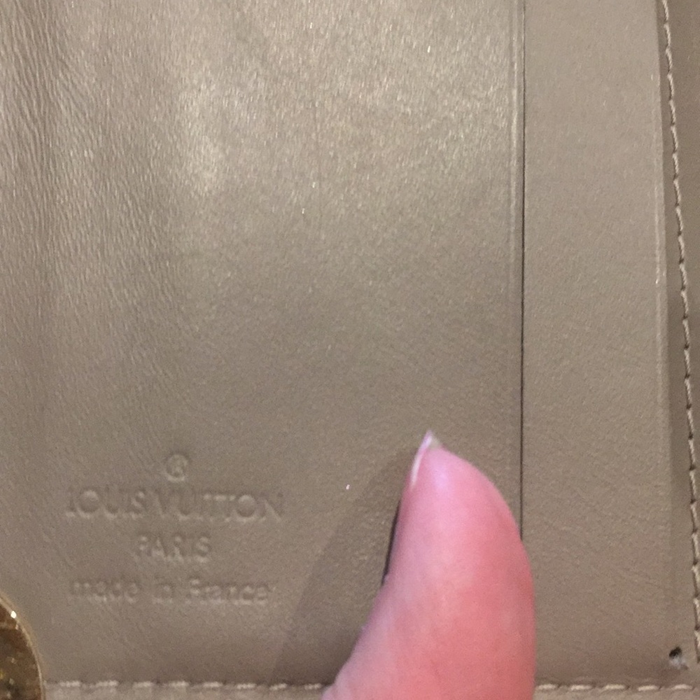 Louis Vuitton Wallet this is in great condition - Picture 4 of 16